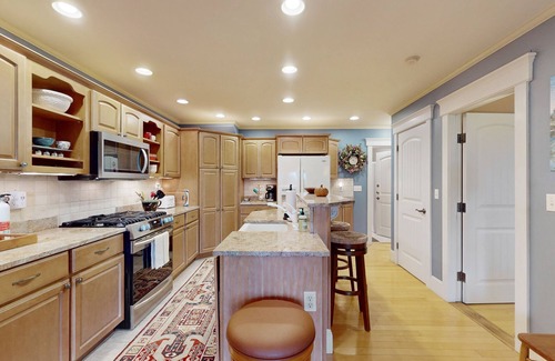 Edgecomb Apartment | Charming Coastal Apartment with Cozy Gazebo and Ocean Proximity