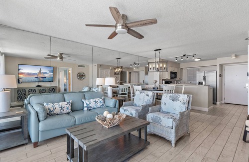 Holiday Isle Condo | Charming Coastal Retreat Mag House 410 | Steps to the Beach + Pool Access!