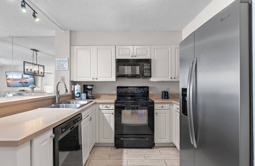 Holiday Isle Condo | Charming Coastal Retreat Mag House 410 | Steps to the Beach + Pool Access!