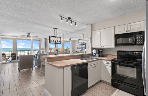 Holiday Isle Condo | Charming Coastal Retreat Mag House 410 | Steps to the Beach + Pool Access!