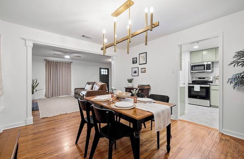 Bay Area House | Charming coastal cottage w/vintage style & modern comfort | 2BR/2BA