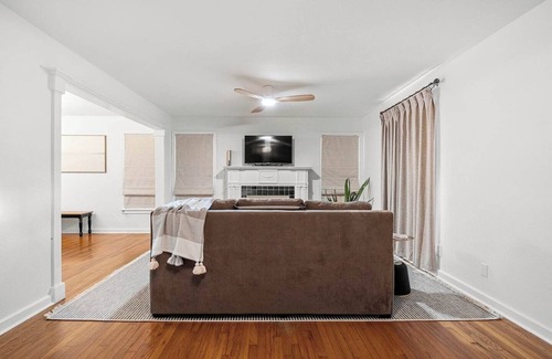 Bay Area House | Charming coastal cottage w/vintage style & modern comfort | 2BR/2BA