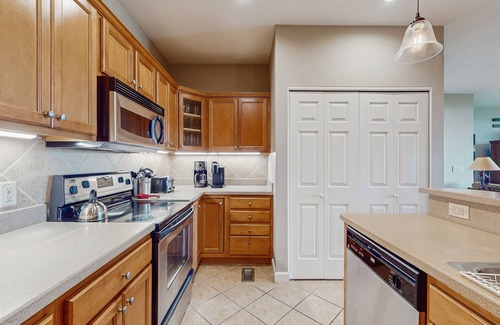 Sugar Mountain Condo | Charming condo w/free WiFi/private deck with mountain views near Sugar Mountain