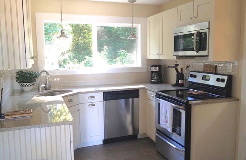 Bainbridge Island Cottage | Charming Cottage With A Grand View Overlooking Puget Sound And Cascade Mountains