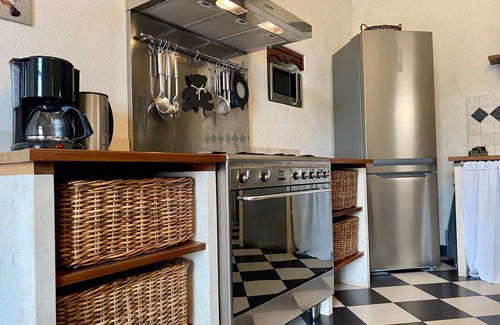 Chateau-Thebaud Cottage | Charming cottage with heated pool and WiFi - 2 bedrooms