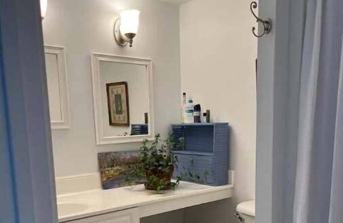 Irvington Cottage | CHARMING COTTAGE, 3 AND FULL 3, KAYAK DOCK, POOL