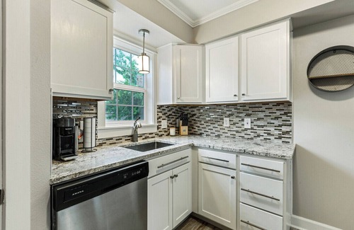 Waco House | Charming Cottage 5 minutes drive to The Silos and all things Magnolia
