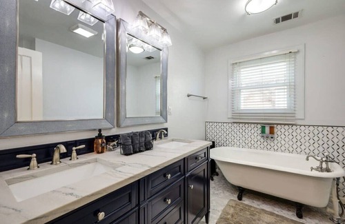 Lower Greenville House | Charming Cottage Getaway in the Heart of Dallas