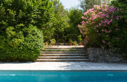 Grasse Cottage | CHARMING COTTAGE IN A LARGE GARDEN