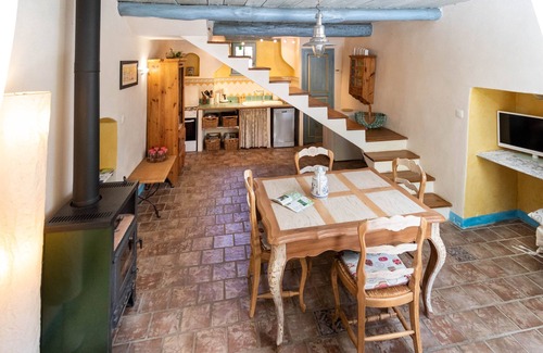 Colognac House | Charming cottage in lush countryside surrounded by llamas