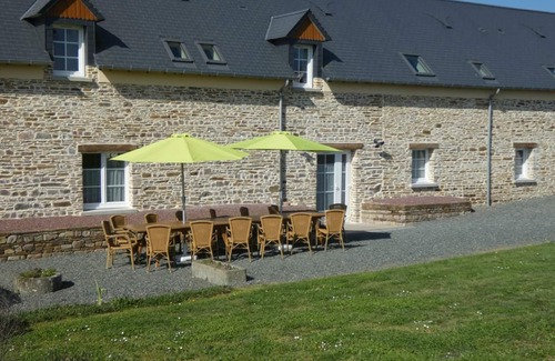 La Feuillie Cottage | Charming Cottage Near Beaches - 5 BR, Accessibility, Fireplace, Games Room, BBQ, Private Garden