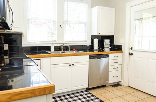 Opelika Cottage | Charming cottage near downtown Opelika!