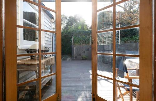 Launceston CBD House | Charming Cottage Nestled in A Prime Location