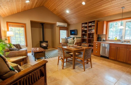 Cle Elum Cabin | Charming Cottage & Treehouse in lovely Cle Elum