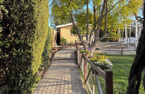 Thousand Oaks Cottage | Charming cottage in Thousand Oaks with WiFi and AC