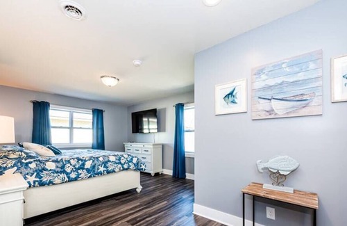 New Buffalo House | Charming Cottage w/Hot Tub & Fire Pit in New Buffalo/Nov-Mar Buy 3/get One Night