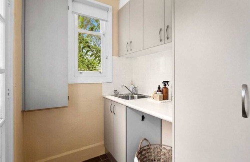 Braddon House | Charming Cottage | Walk to City, Floriade & Eat Street