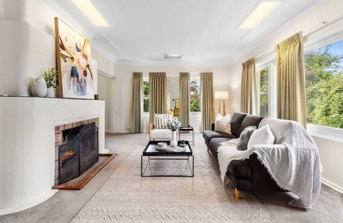 Braddon House | Charming Cottage | Walk to City, Floriade & Eat Street