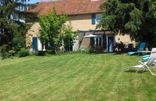 Barrais-Bussolles Cottage | Charming Country Home: 4BR, 2 Bath, Enclosed Garden, Pet-Friendly, Close to Lapalisse.
