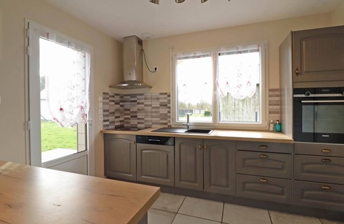 Sainte-Opportune Cottage | Charming Countryside House: Enclosed Garden, EV Charging, Nearby Nature Trails, Ideal for Families