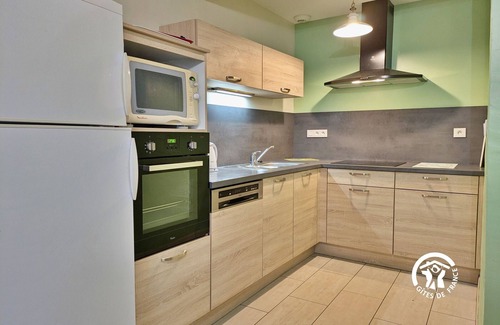 L'Huisserie Cottage | Charming Countryside Retreat with Farm Experience and Nearby Forest
