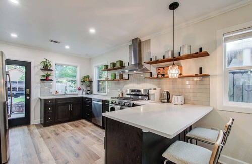 Greater East End House | Charming, Cozy & Central | 2-BD/1-BA, Mins to DT