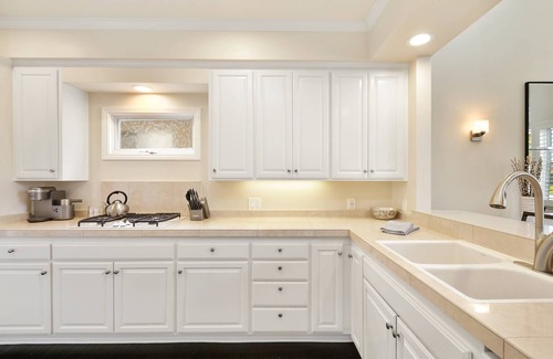 Corona del Mar House | Charming Dahlia Cottage! 1/2 Mile Bike Ride to Beach/PCH, Garage w/Parking, Free Bikes