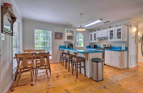 Dauphin Island Cottage | Charming Dauphin Island Home ~ 1 Mi to Beach!