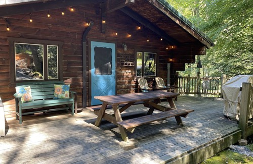 Thayerville Cabin | Charming, Eco-Friendly Cabin Retreat, Heart of Deep Creek