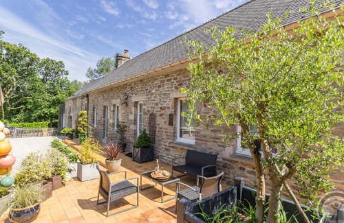 Gonneville-le-Theil Cottage | Charming Family Home with Garden, Close to Nature, 3 Bedrooms, Modern Amenities, Near Barfleur and Cherbourg
