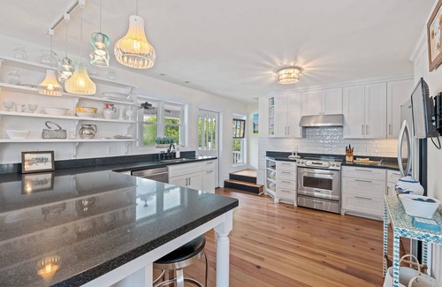 Wrightsville Beach Cottage | Charming family cottage in the heart of Wrightsville Beach w/ wrapping porch