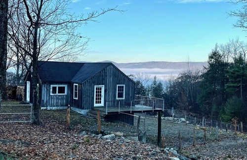 Brookline Cottage | Charming farm cottage with mountain views