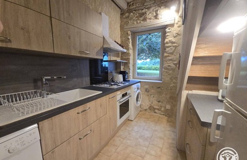 Fleurac Cottage | Charming Farmhouse Getaway with Panoramic Views in Périgord Noir, Near Lascaux and Dordogne