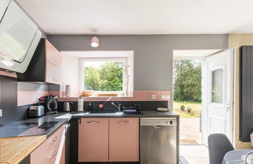 Breuville Cottage | Charming Farmhouse in Cotentin: Private Garden, Terrace, Wi-Fi, Close to Beaches and Cherbourg