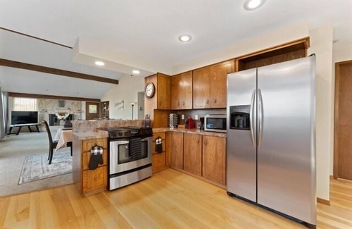 Chelan House | Charming Farmhouse Minutes From Downtown!