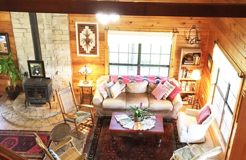 Carmine Other | Charming Farmhouse Near Round Top sleeps 9
