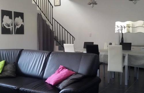 Averdon Cottage | Charming Farmhouse with Heated Pool, Near Loire Castles, Sleeps 8