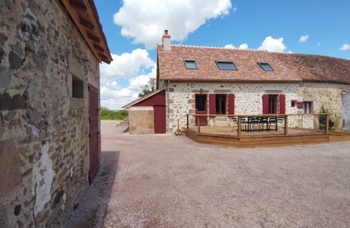 Bourbon-l'Archambault Cottage | Charming Cottage in Bourbon County: Farm, Comfort, and Accessibility