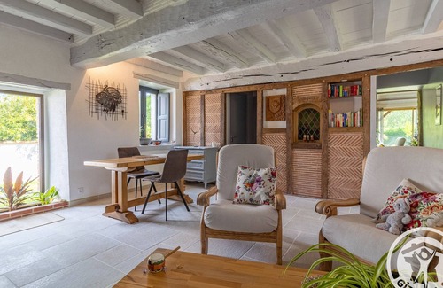 La Roche Foulques Bed & Breakfast | Charming Guest Room with Pool near Angers Expo - Tranquil Setting, Private Terrace