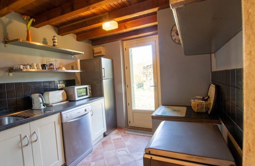 Saint-Capraise-d'Eymet Apartment | Charming Cottage with Pool in 7ha Property, Near Vineyards & Medieval Sites