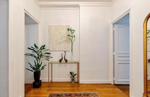 Quartier du Gros-Caillou Apartment | Charming French Style Apartment with Eiffel Tower View Prime Location Near Top Attractions