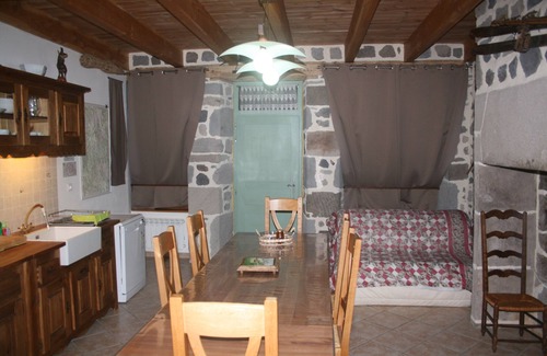 Murat House | Charming furnished holiday home in the heart of the medieval quarter.