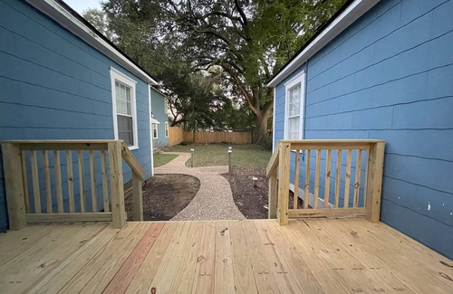Broadmoor Apartment | Charming furnished STR 1-bedroom in Beautiful Broadmoor with Wi-Fi and big yard