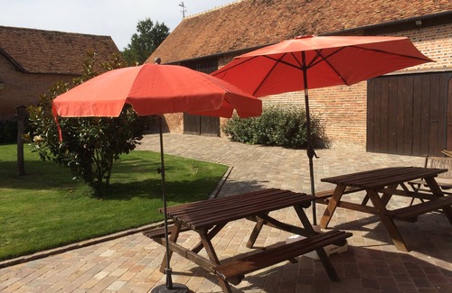 La Ferte-Saint-Aubin Cottage | Charming gîte on a farm in the heart of natureShared pool in summer