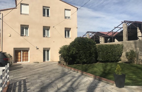 Ceret Apartment | Charming garden apartment with private terrace and playground