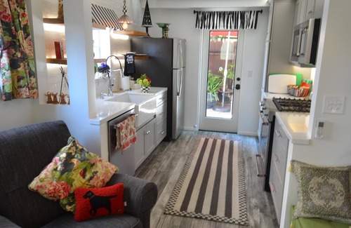 Belmont Heights Apartment | Charming garden Hideaway apartment in Belmont Heights. Abundant outdoor seating.