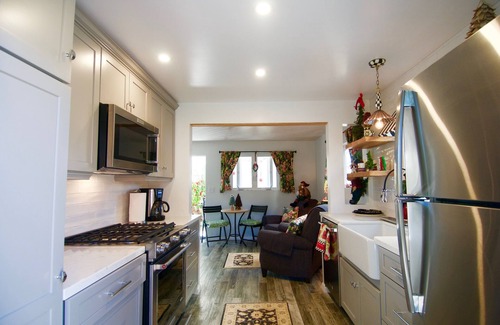 Belmont Heights Apartment | Charming garden Hideaway apartment in Belmont Heights. Abundant outdoor seating.