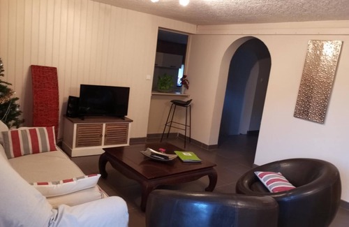 Magne House | Charming gîte * in the heart of the market town of Magné