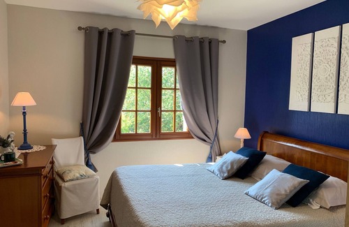 Tavers Bed & Breakfast | Charming Guest Rooms with Pool and Wi-Fi in the Loire Valley