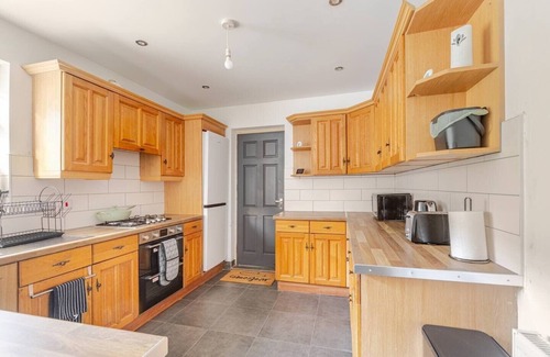 Bolton House | Charming Haven House Right Next To Moss Bank Park